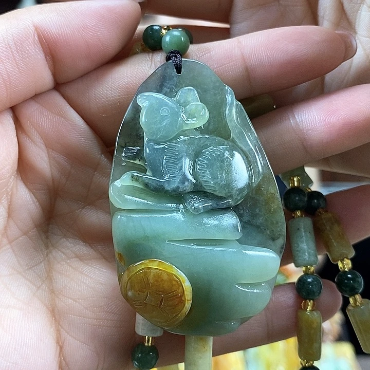 蛇纹石玉未镶嵌颈饰