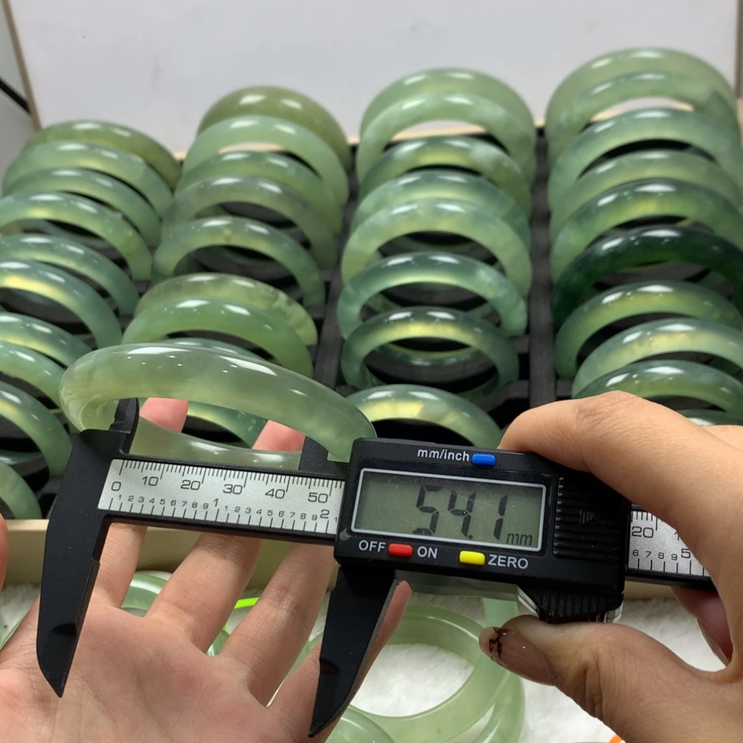 蛇纹石玉未镶嵌手镯96