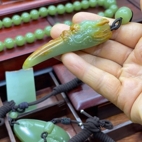 阳****岫岩河磨玉（透闪石质玉）未镶嵌手链