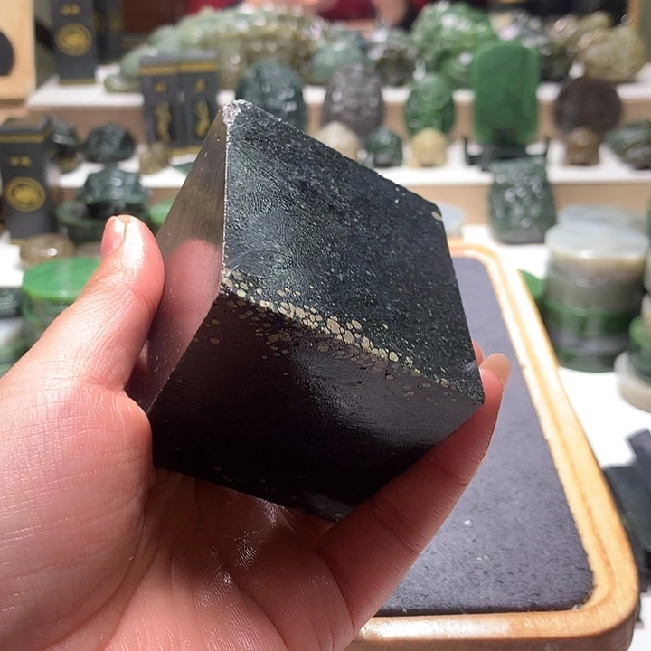 纯***水和田玉（糖玉）未镶嵌珠宝半成品