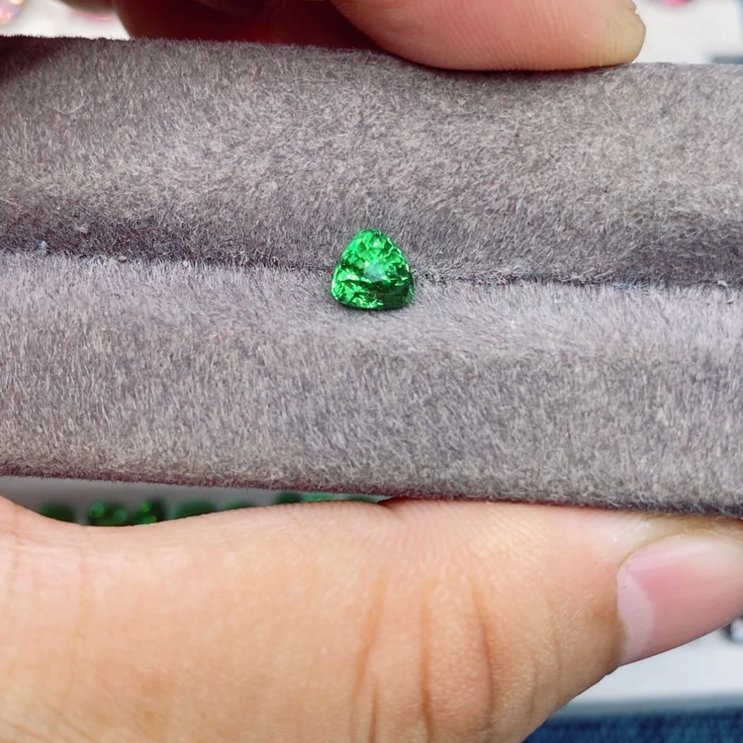 石榴石（沙弗莱）裸石未镶嵌沙弗莱1.06克拉