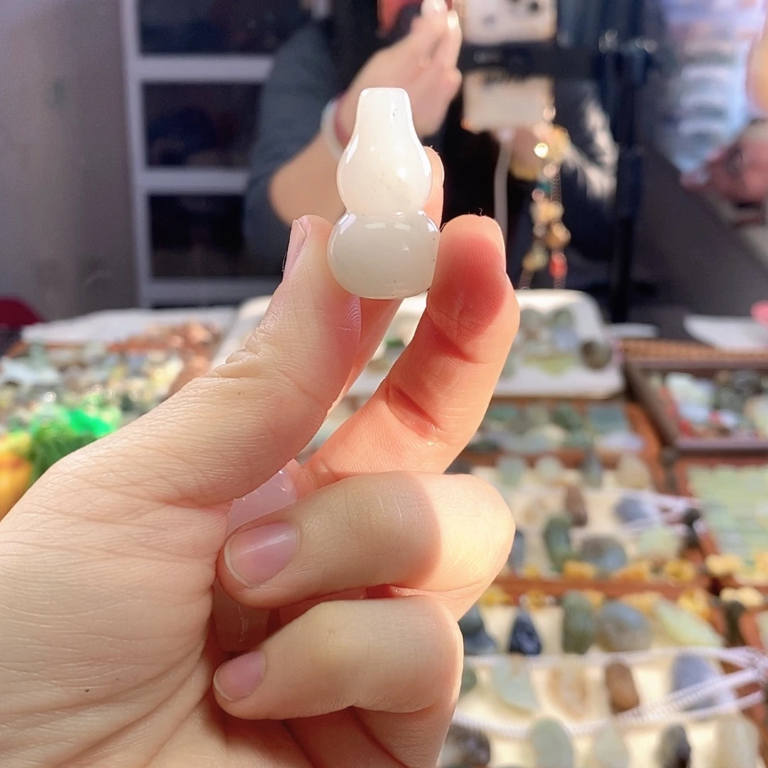 石英质玉合金颈饰