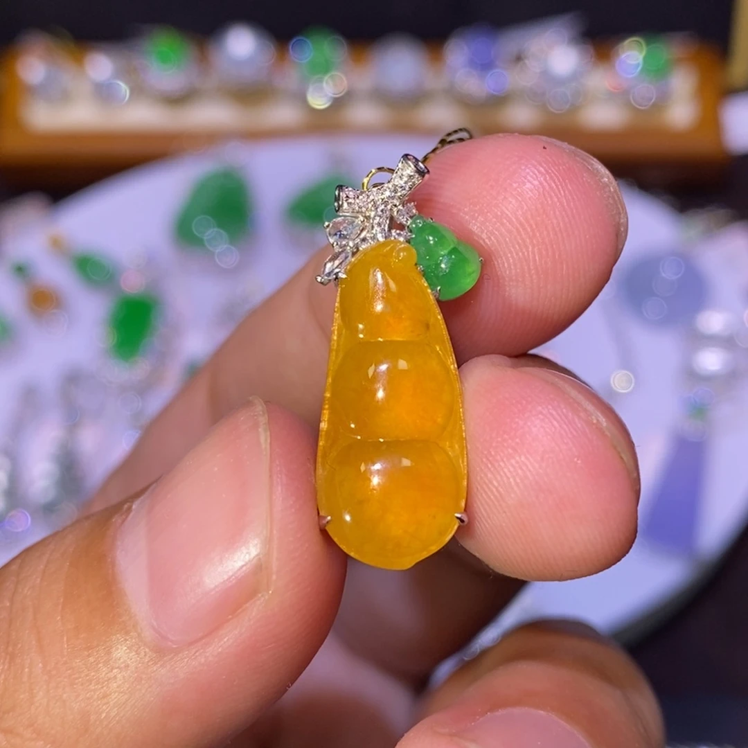 【闪购商品】吊坠(不含链)18K金镶嵌翡翠