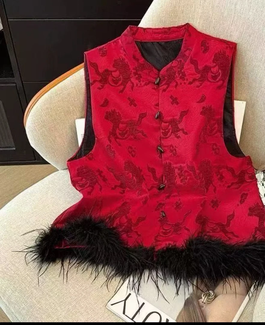 《马上来财》2025新中式气质休闲风立领毛边轻奢百搭款马甲秋季