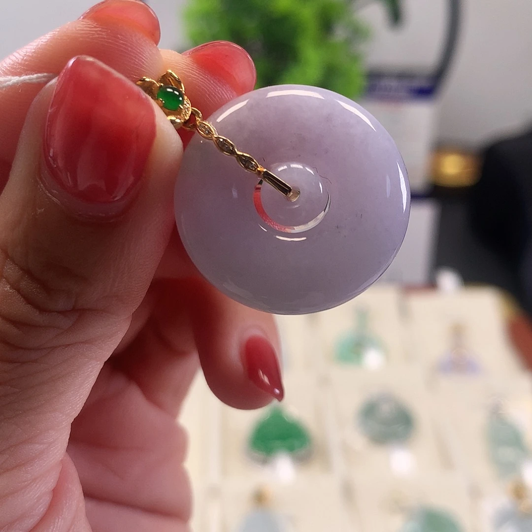 翡翠18K金镶嵌颈饰