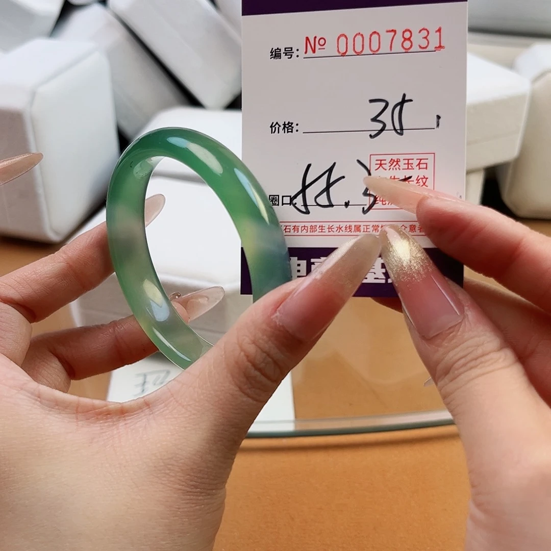 玛瑙/玉髓手镯未镶嵌7831