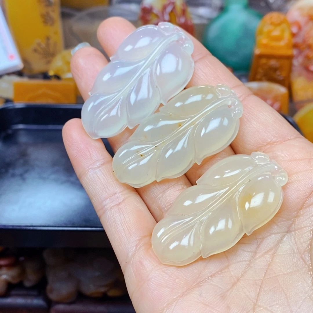 未镶嵌石英质玉（黄龙玉）颈饰