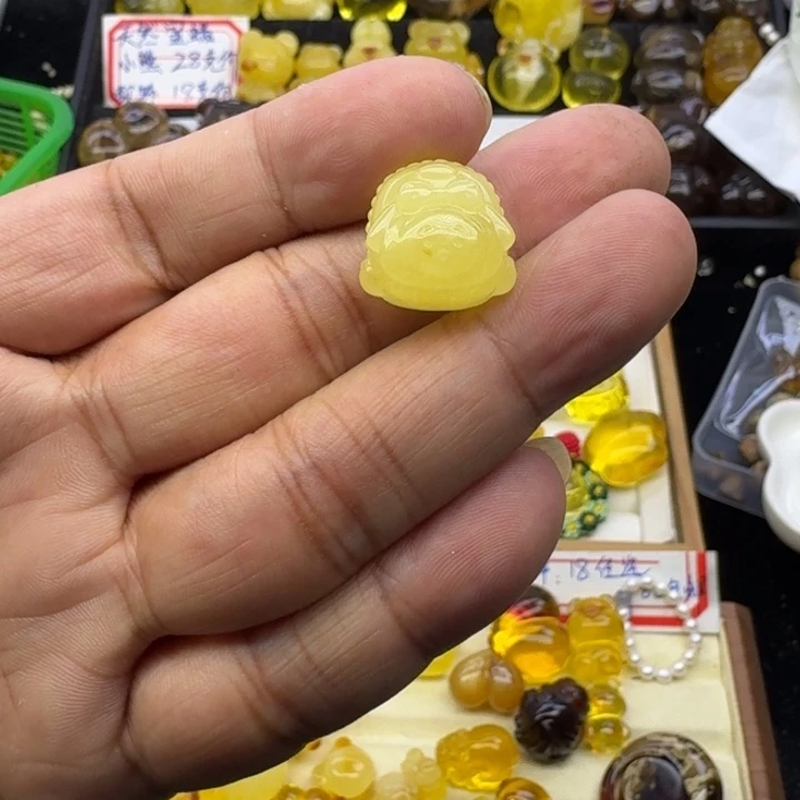 蜜蜡未镶嵌颈饰库洛米书包