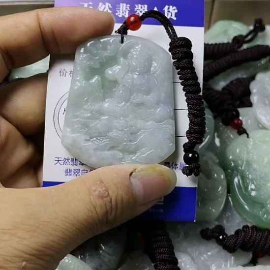 翡翠未镶嵌颈饰挂件