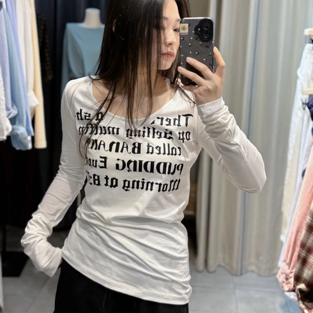 「深低领」2025春款大u领字母印花长袖T恤弹力显瘦修身ins风辣妹
