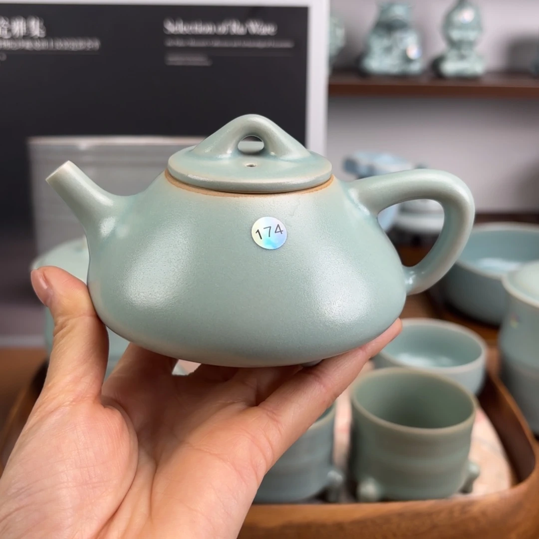 浦***啊编号174仿古釉石瓢壶