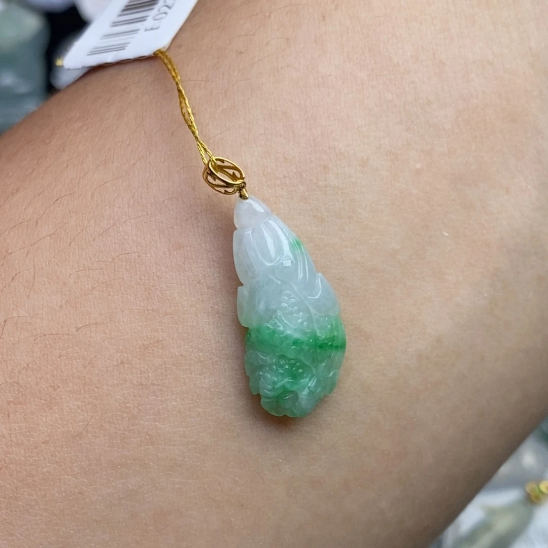 翡翠18K金镶嵌颈饰白菜