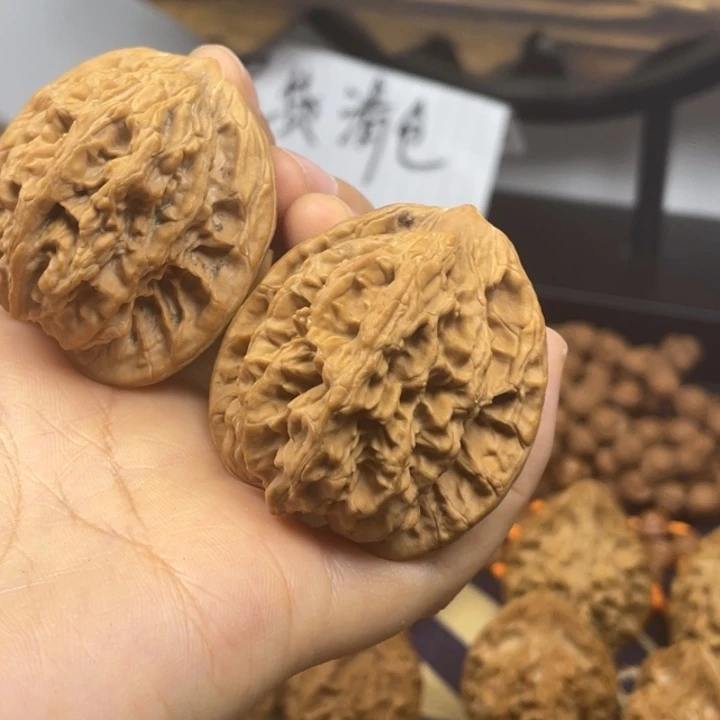文玩核桃吊坠虎头42