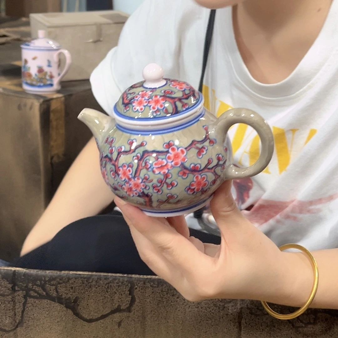 摆件////景德镇陶瓷器。红。