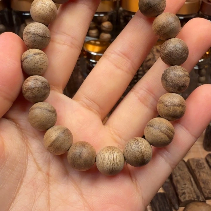 延***어沉香碎屑沉香j 柬埔寨菩萨 1.1 的 10.9 克