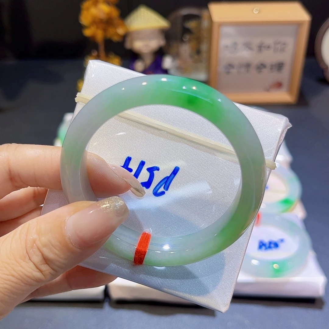 翡翠手镯未镶嵌超**麻翡翠手镯