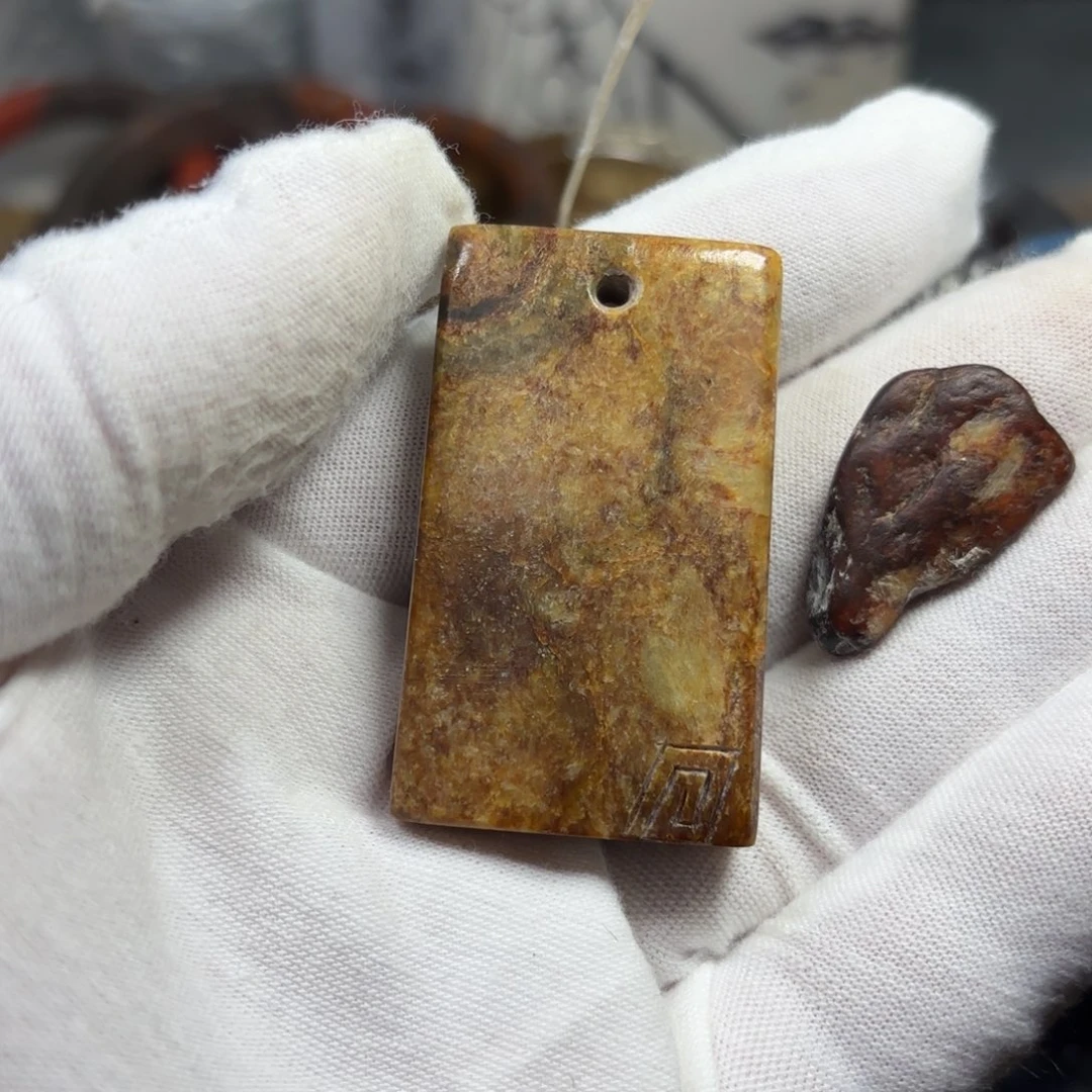 岫岩河磨玉（透闪石质玉）颈饰未镶嵌冰****?