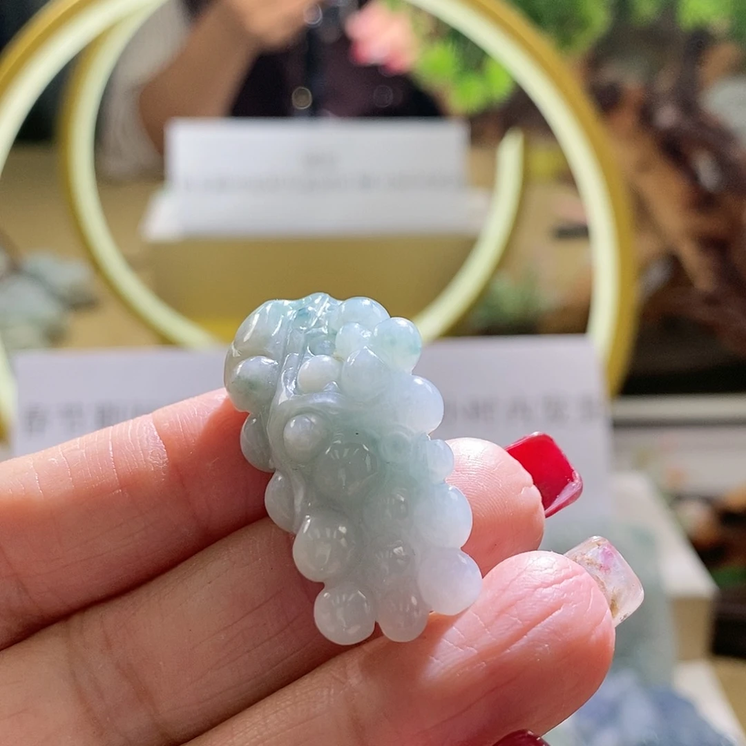 【闪购商品】翡翠颈饰未镶嵌葡萄