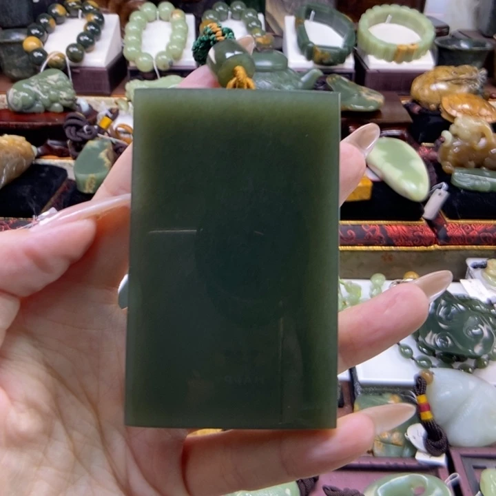 未镶嵌岫岩老玉（透闪石质玉）把件青**水