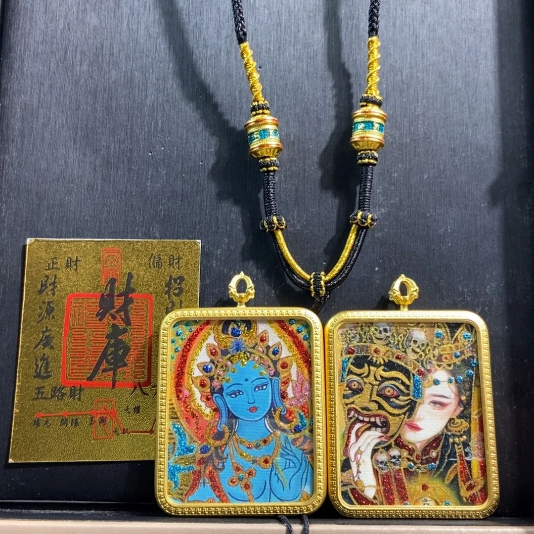 女****吊坠美丽的唐卡结缘