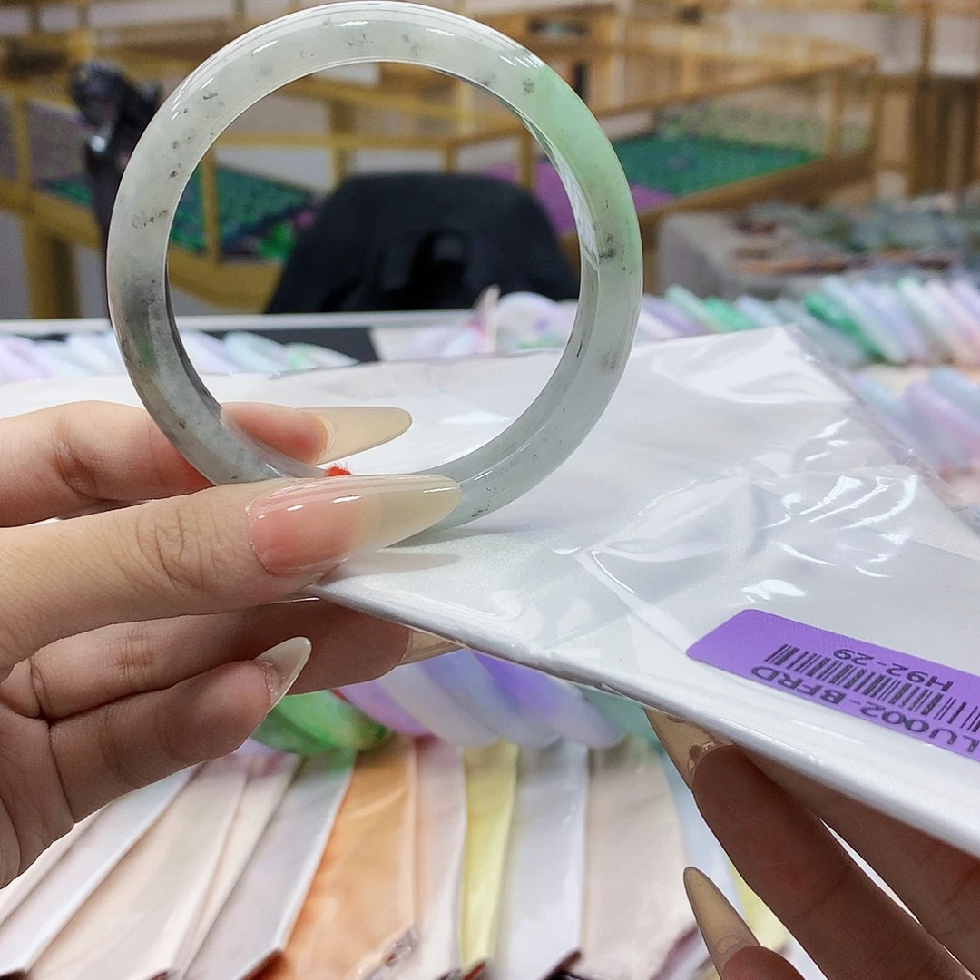 翡翠未镶嵌手镯jjj