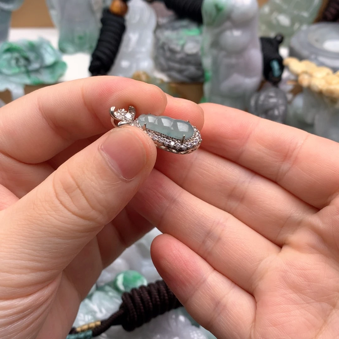 吊坠(不含链)未镶嵌翡翠