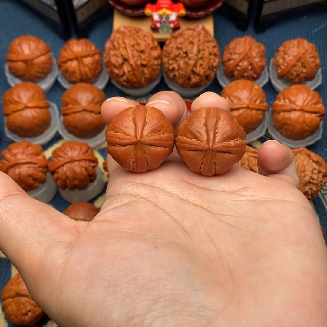 尾***天把件文玩核桃球四棱