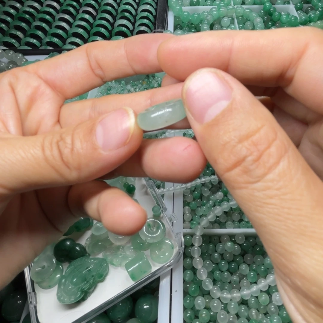 石英质玉（非洲翠）未镶嵌甜甜圈