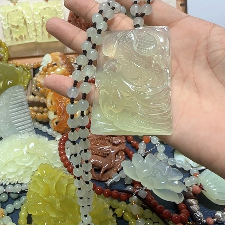合金蛇纹石玉吊坠