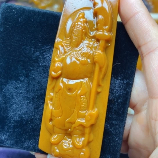 石英质玉（黄龙玉）未镶嵌颈饰