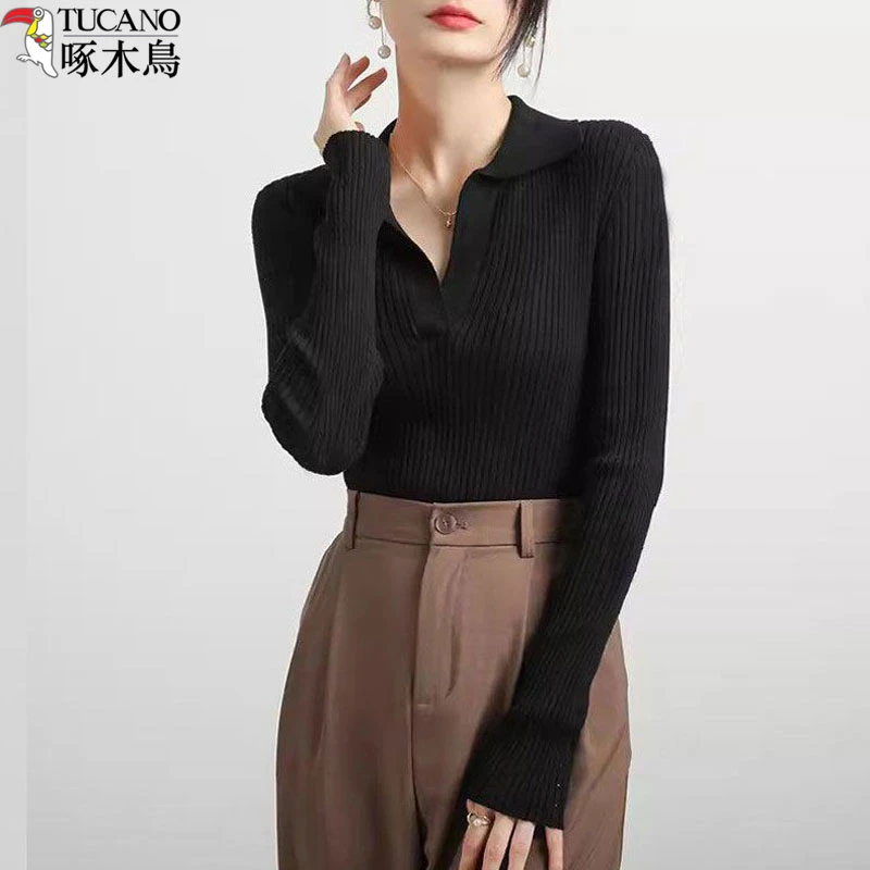 TUCANO/啄木鳥秋季v领针织衫女新款修身黑色内搭翻领套头打底毛衣