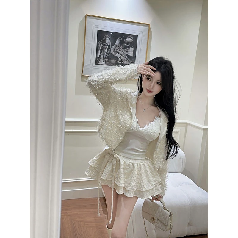 2025秋季新款纯欲甜美毛毛绒亮片连帽短外套荷叶边裙裤时尚套装