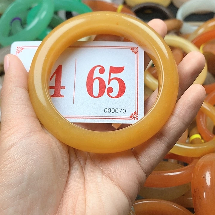 未镶嵌石英质玉（黄龙玉）手镯糖*果