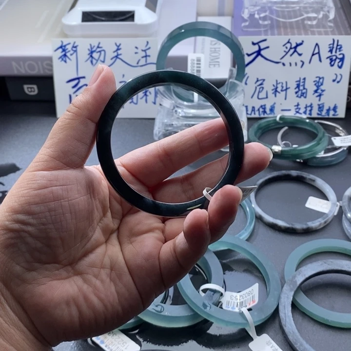 白***羊未镶嵌手镯翡翠方条