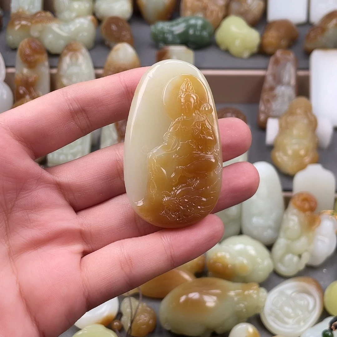 秋***落和田玉未镶嵌颈饰