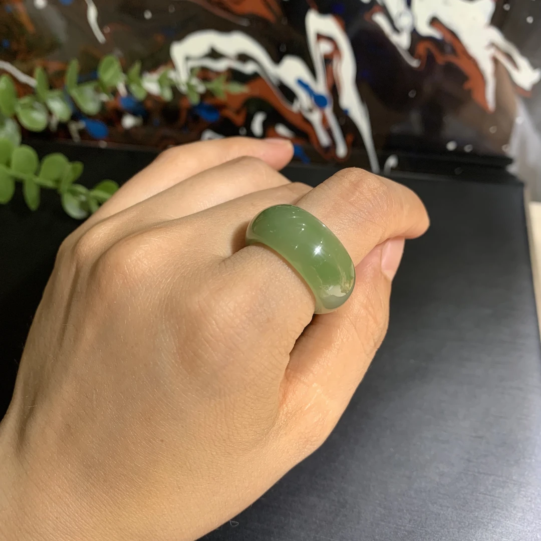 天然和田玉青海料翠青宽版戒圈/扳指冰润色艳17.5*10.5*4.4mm