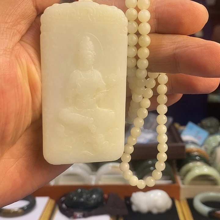 和田玉未镶嵌吊坠(赠链)
