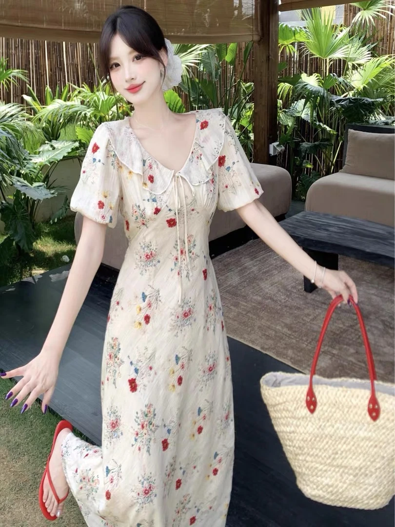 2025茶歇法式碎花连衣裙夏荷叶边V领修身显瘦长裙海边度假沙滩裙