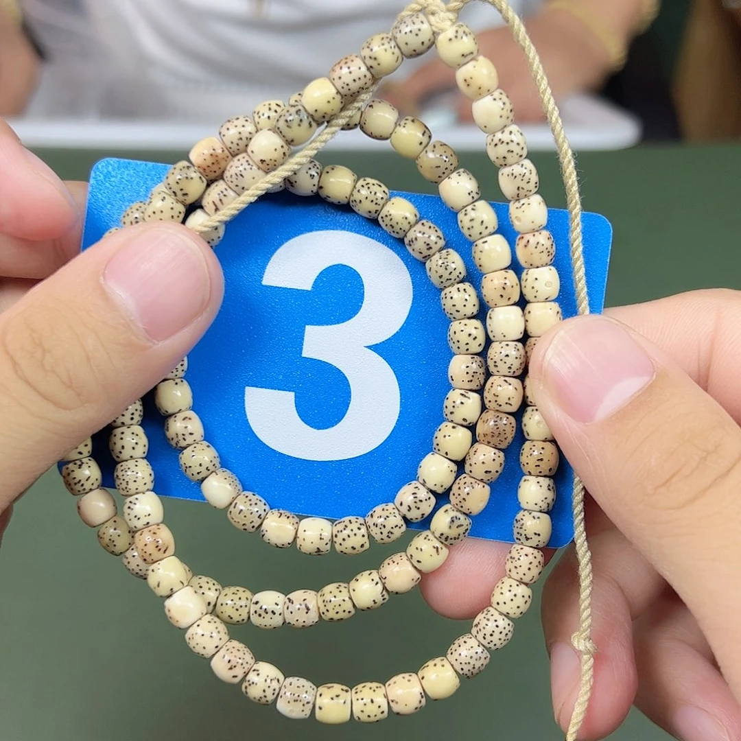 星月菩提吊坠65脖挂。  3