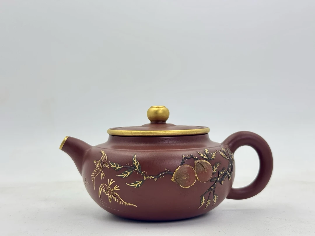 原矿朱泥缠枝莲寿桃紫砂壶