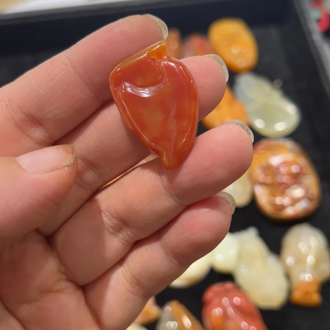 石英质玉（非洲翠）未镶嵌颈饰