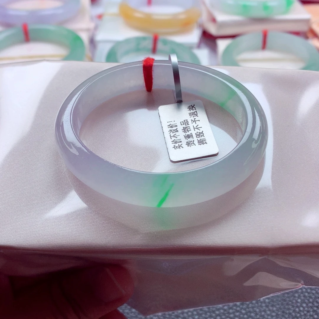 乐***庆翡翠未镶嵌手镯（贵妃镯）正冰起光冰飘绿小手捡漏A