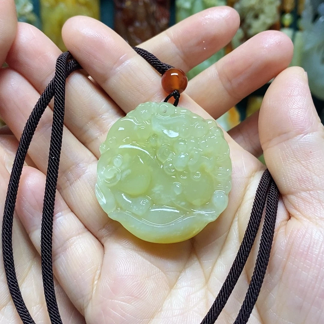 岫玉未镶嵌吊坠(赠链)