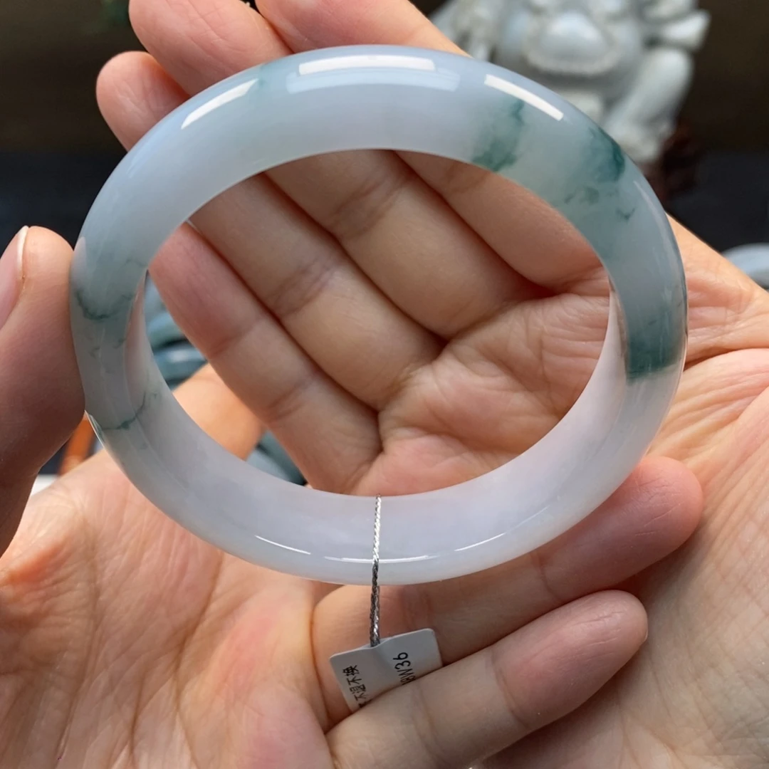 翡翠手镯未镶嵌天然