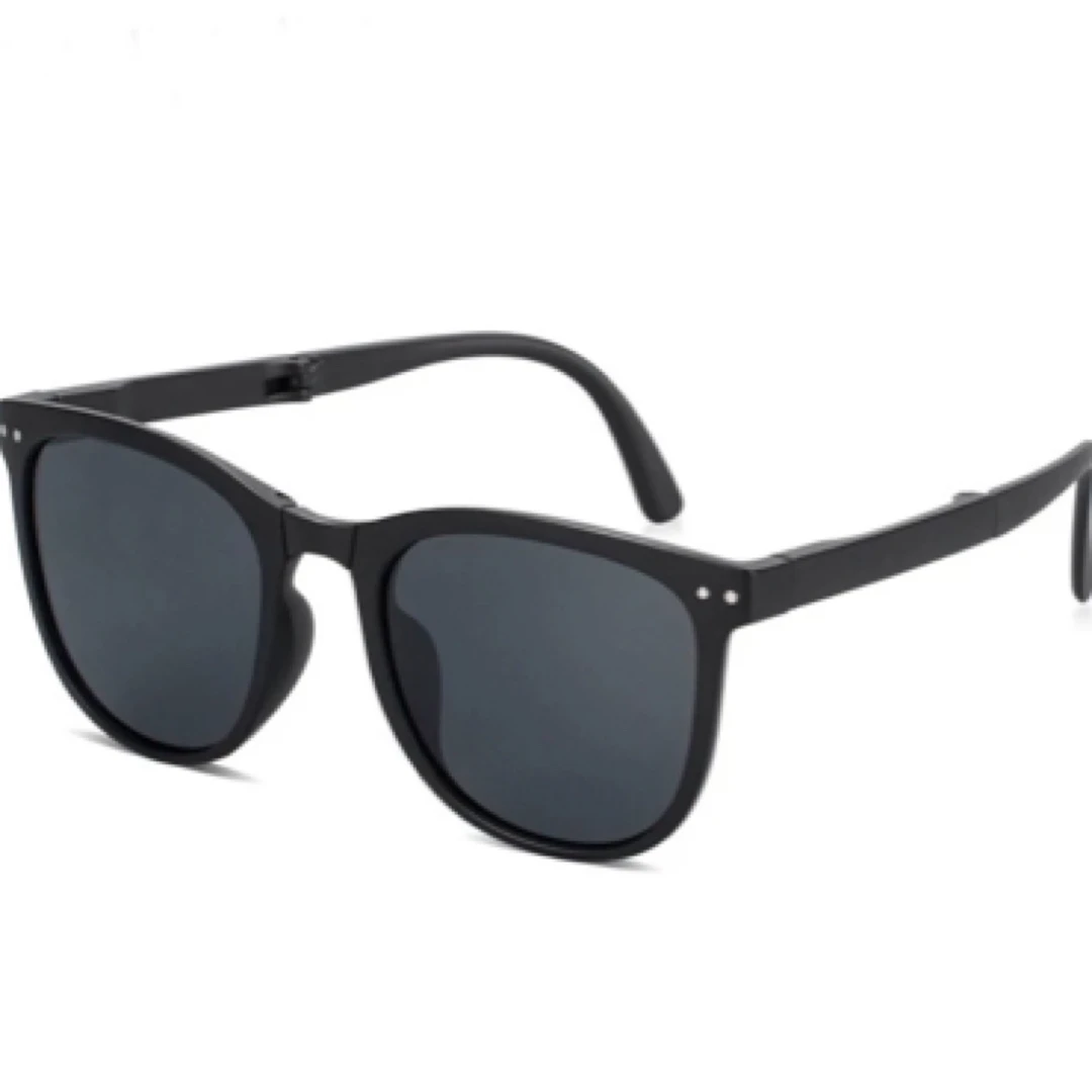 田野L  简约折叠高质感休闲墨镜