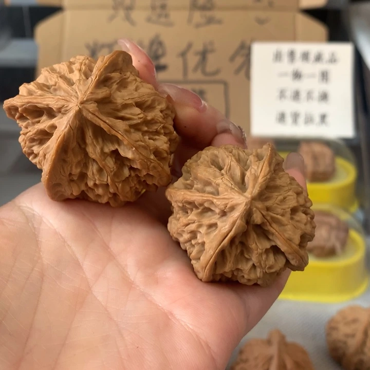 放***铁文玩核桃吊坠异形单只，有瑕疵