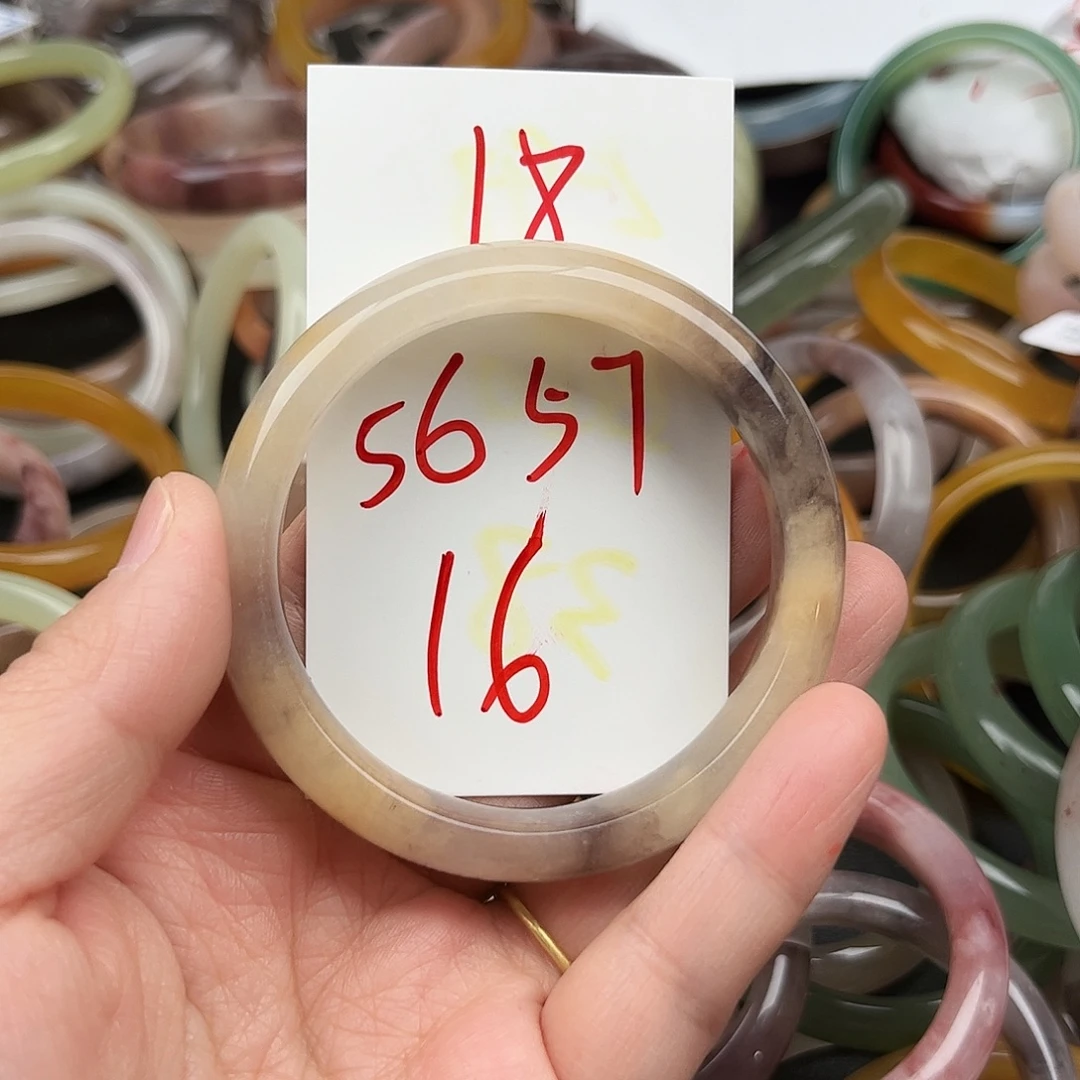 石英质玉未镶嵌手镯18