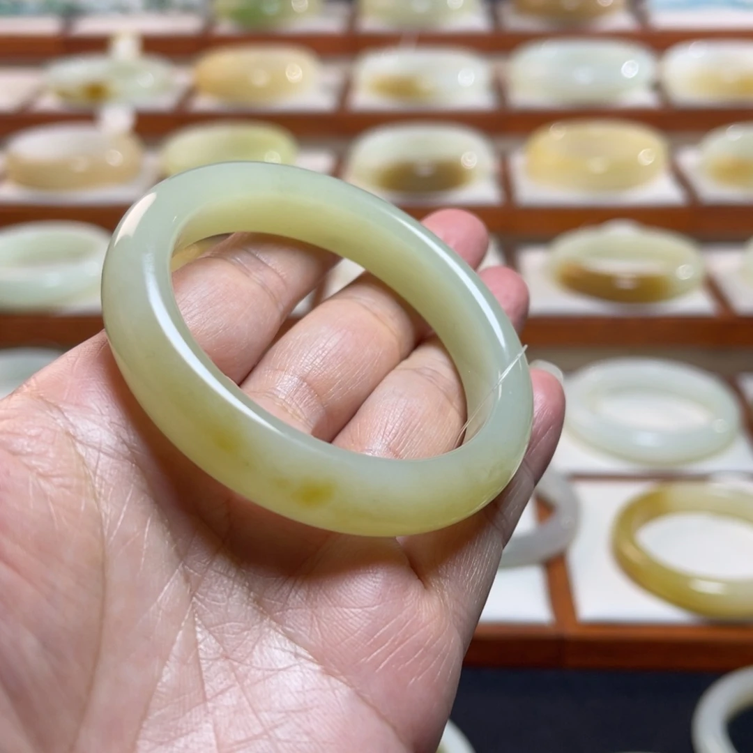 【闪购商品】未镶嵌手镯和田玉