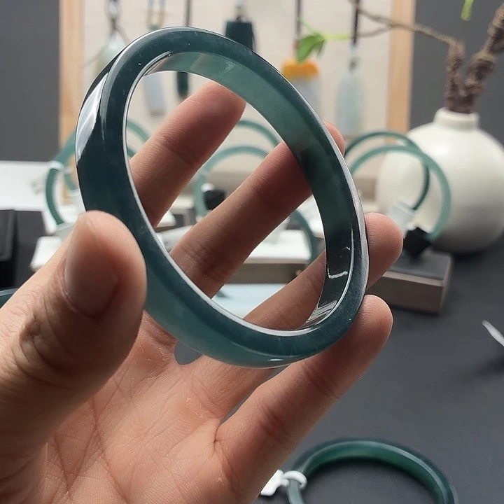 翡翠未镶嵌手镯68圈卡十蓝水手镯