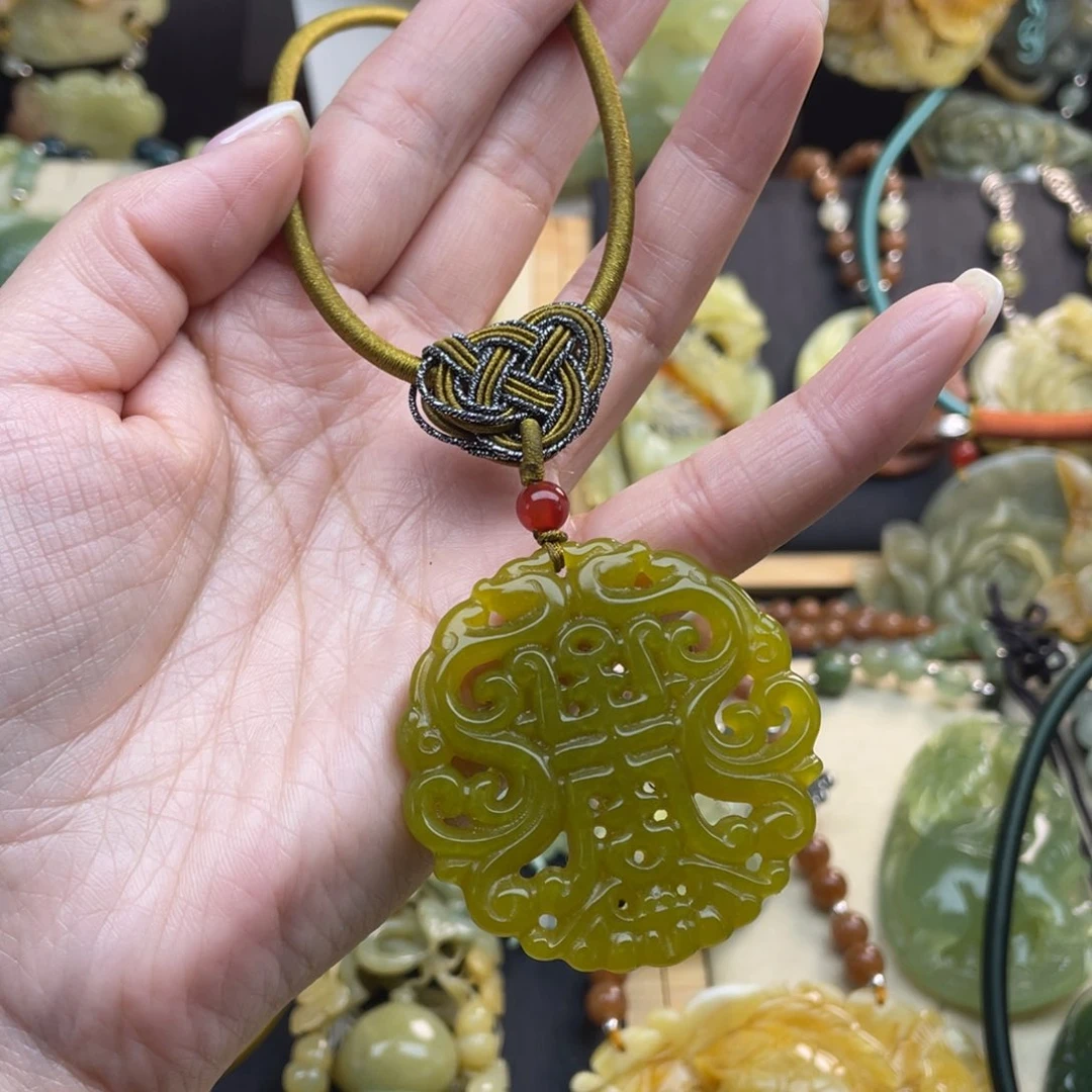 蛇纹石玉颈饰未镶嵌